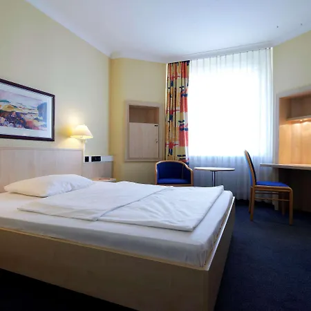 Intercityhotel Otel 3*