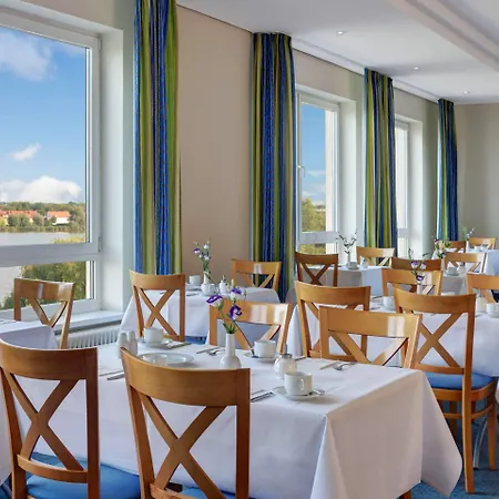 Intercityhotel Otel 3*