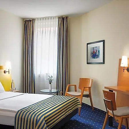 Intercityhotel Hotel 3*