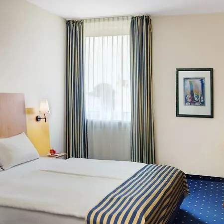 Intercityhotel فندق 3*