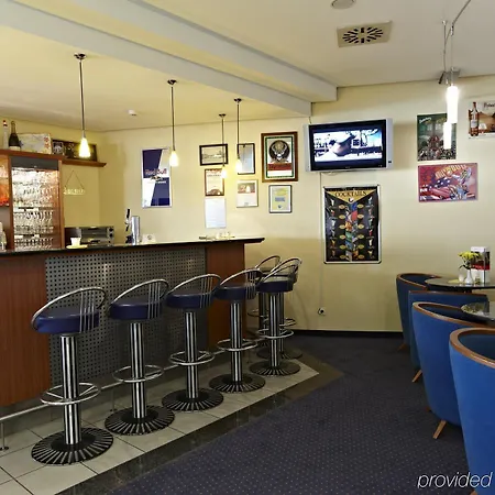 Intercityhotel 3* שטראלסונד