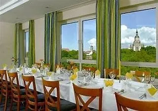 Intercityhotel Otel 3*