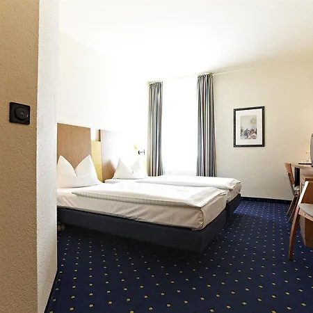 Intercityhotel فندق 3*